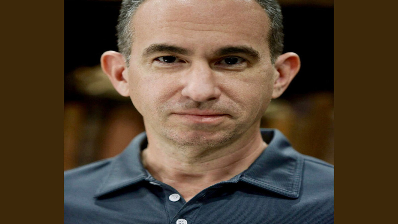 Robert C. Cooper (Guionista)