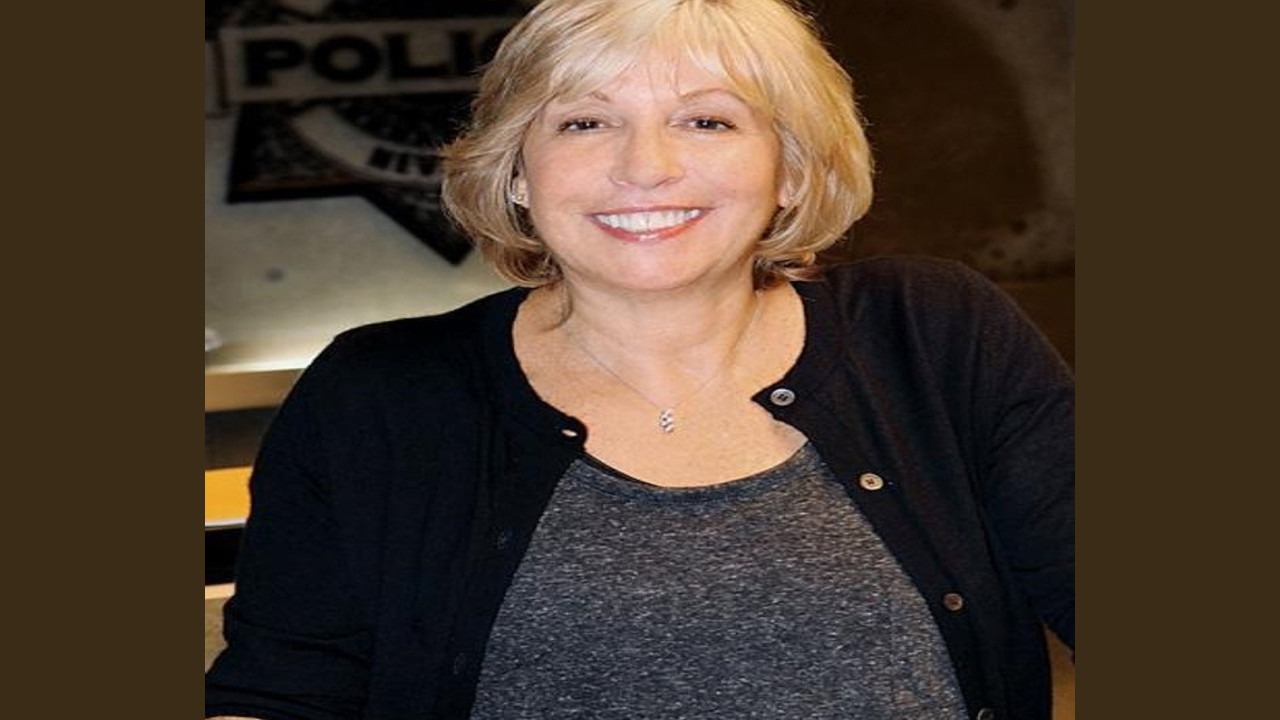 Carol Mendelsohn (Guionista)