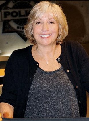 Carol Mendelsohn (Guionista)