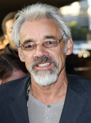 Roger Lloyd Pack (Presentador)