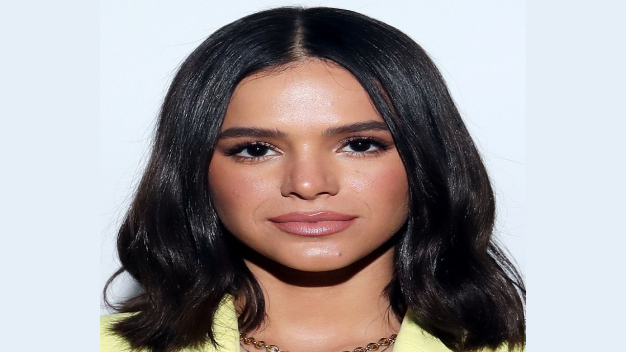 Bruna Marquezine (Presentadora)