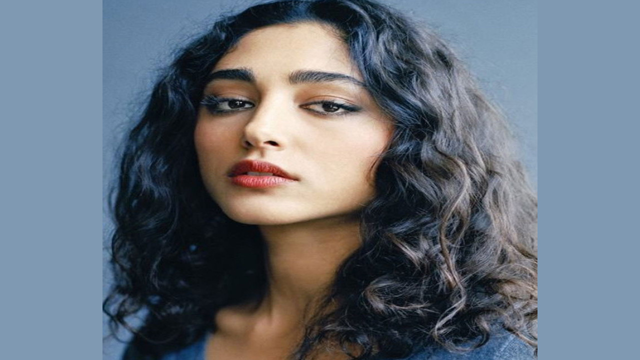 Rahavard Farahani (Presentadora)