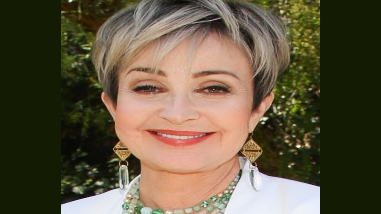 Annie Potts (Presentadora)