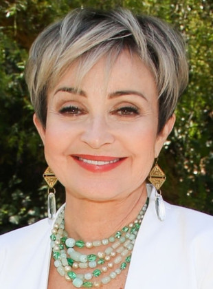 Annie Potts (Presentadora)