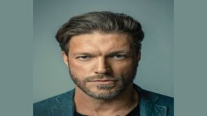 Adam Copeland (Presentador)