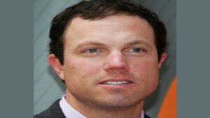 Adam Baldwin (Presentador)