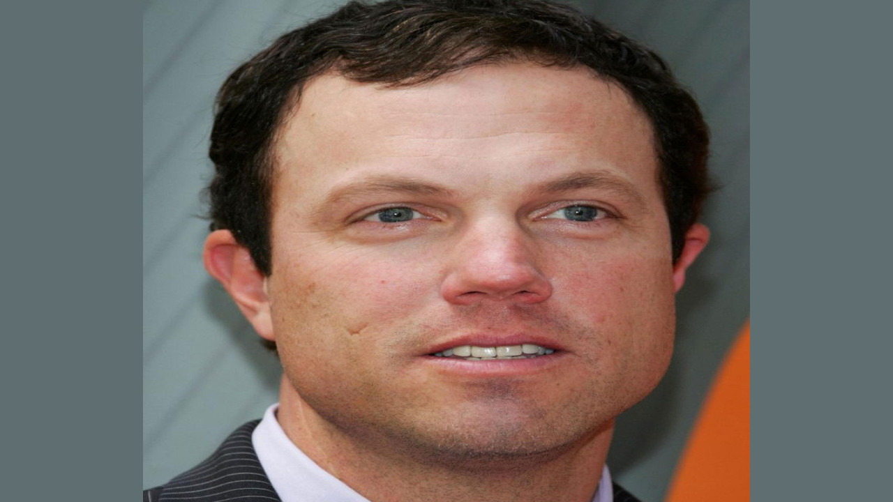 Adam Baldwin (Presentador)