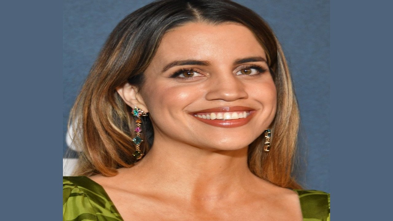 Natalie Morales (Presentadora)