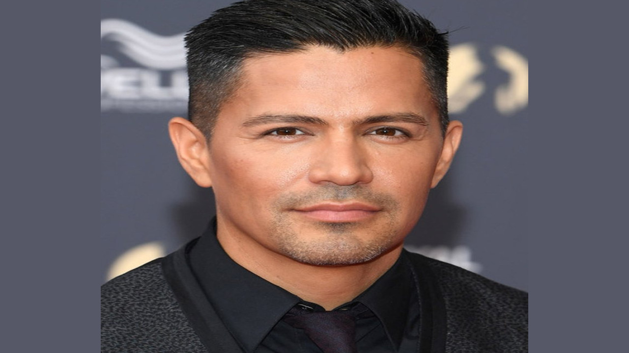Jay Hernandez (Presentador)