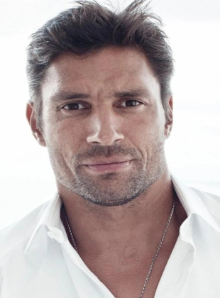 Manu Bennett (Presentador)