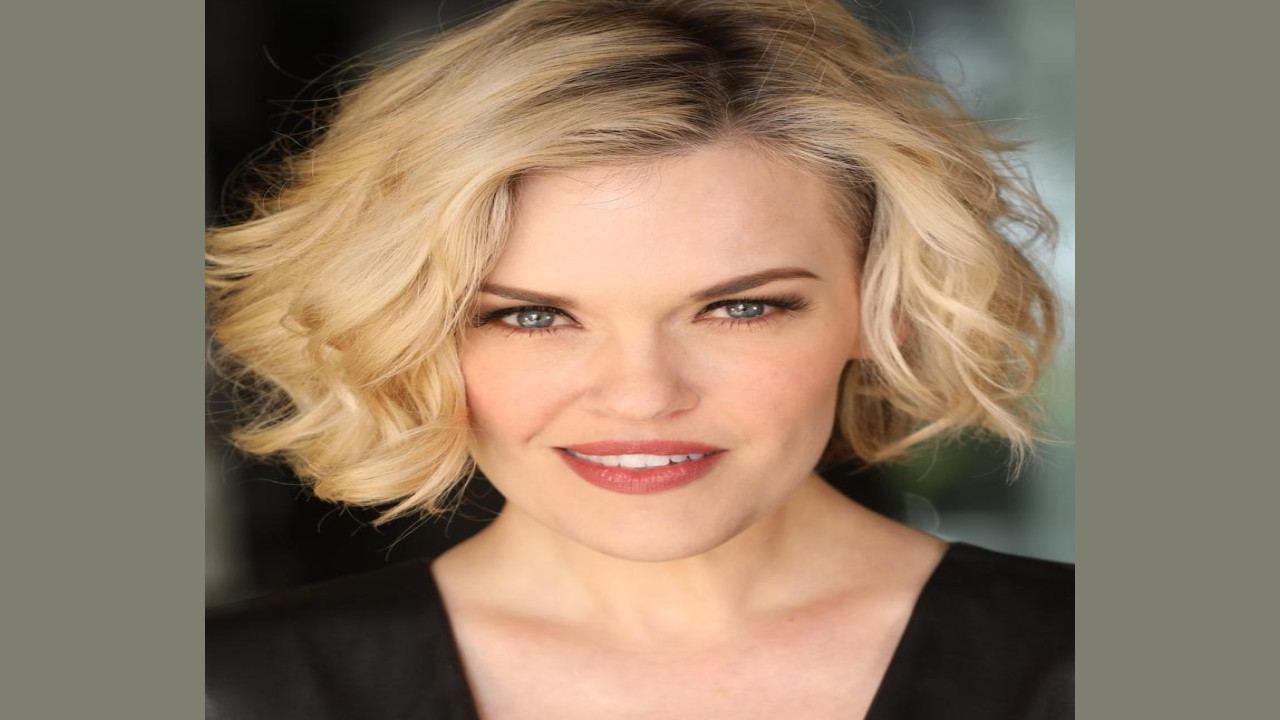 Kari Wahlgren (Presentadora)