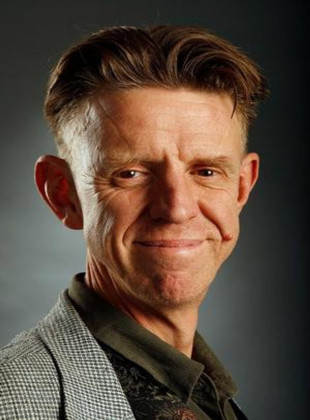 Alex Cox (Presentador)