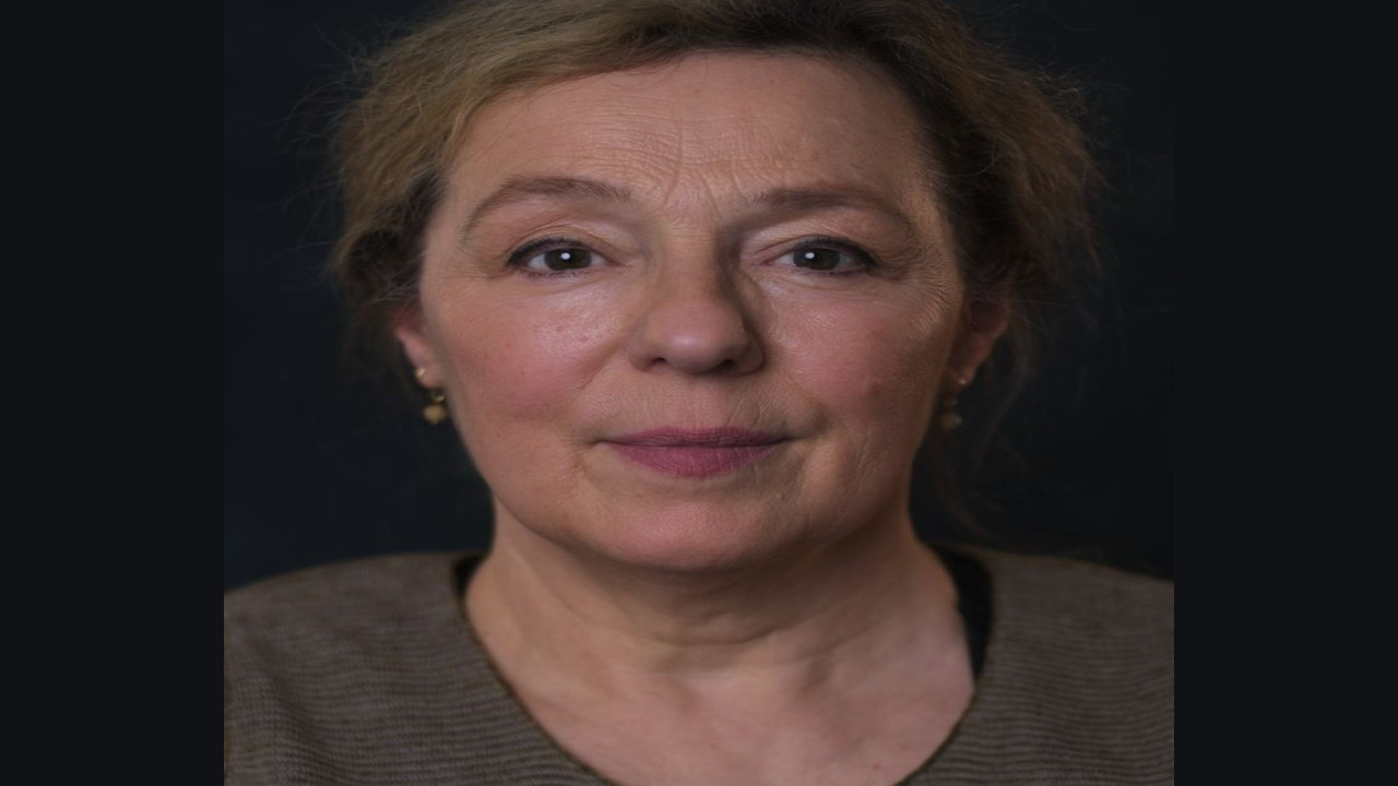 Annabelle Apsion (Presentadora)