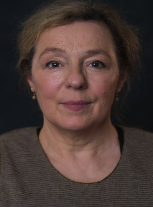 Annabelle Apsion (Presentadora)