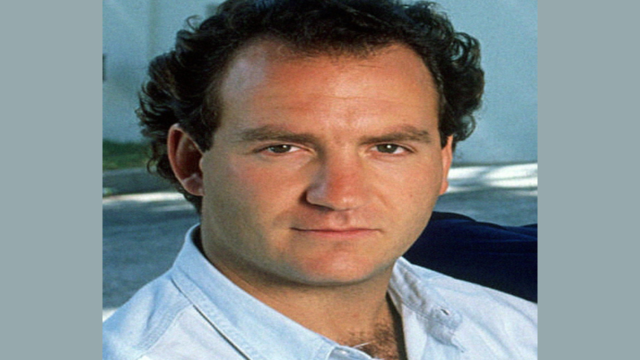 Charles Finch (Presentador)