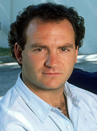 Charles Finch (Presentador)