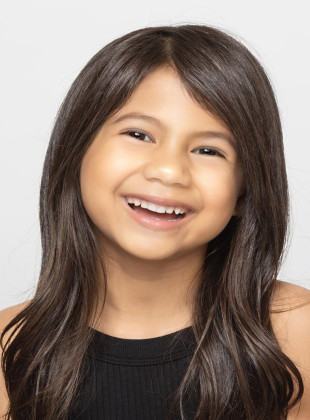 Maia Kealoha (Presentadora)