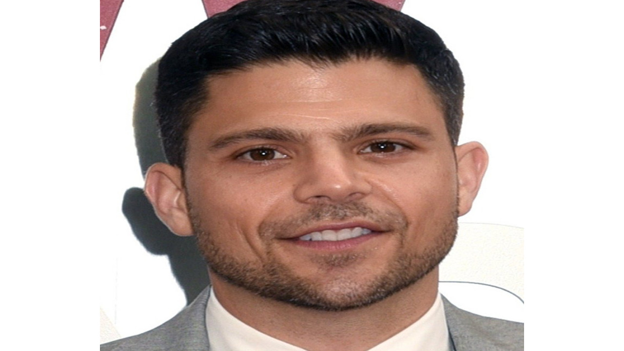 Jerry Ferrara (Presentador)