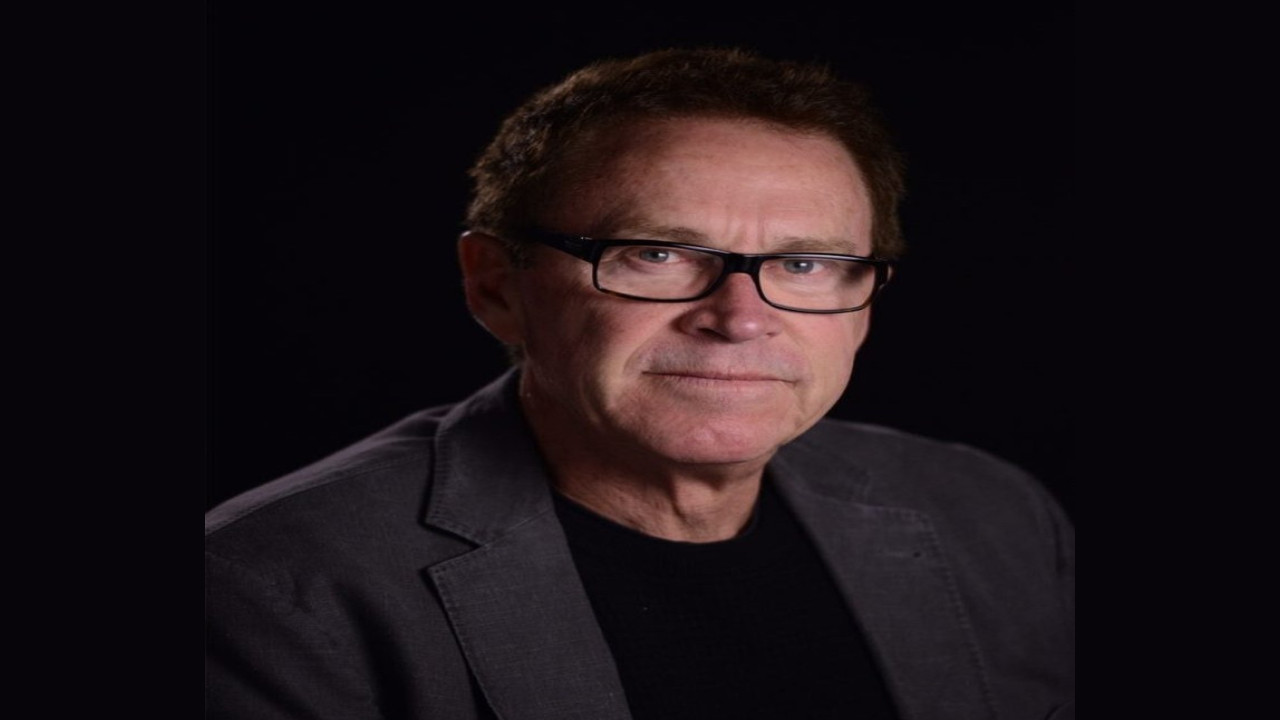 Steve Boyum (Presentador)