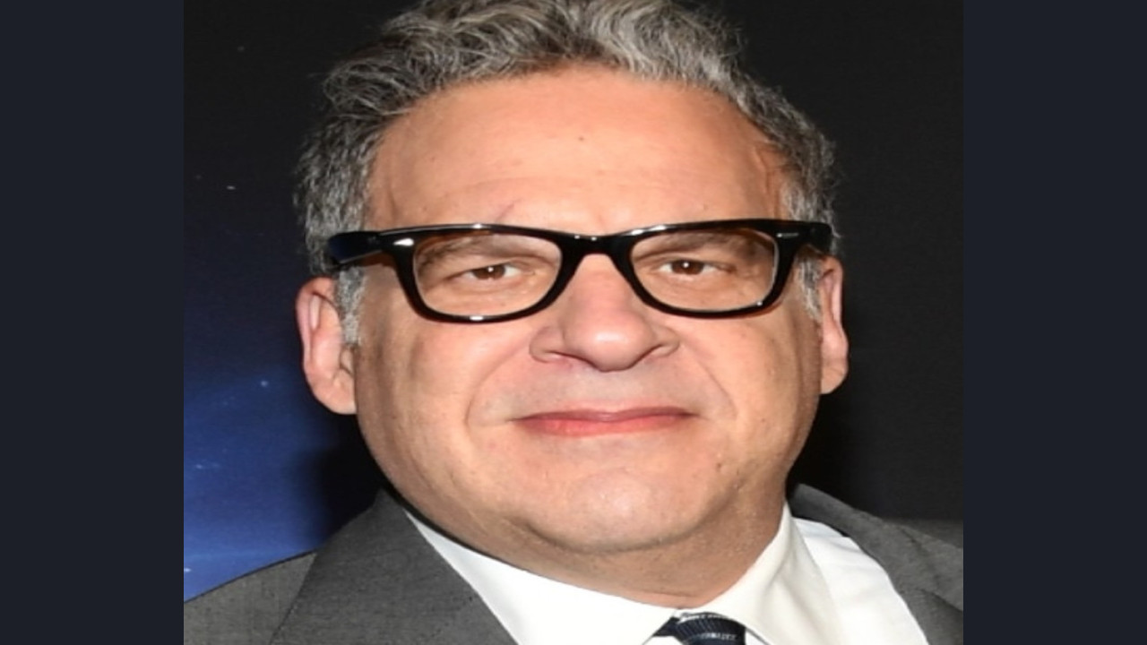 Jeff Garlin (Presentador)