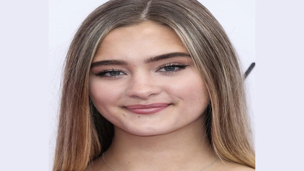 Lizzy Greene (Presentadora)