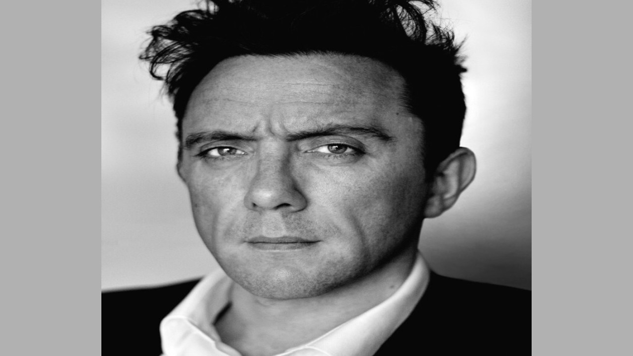 Peter Serafinowicz (Presentador)