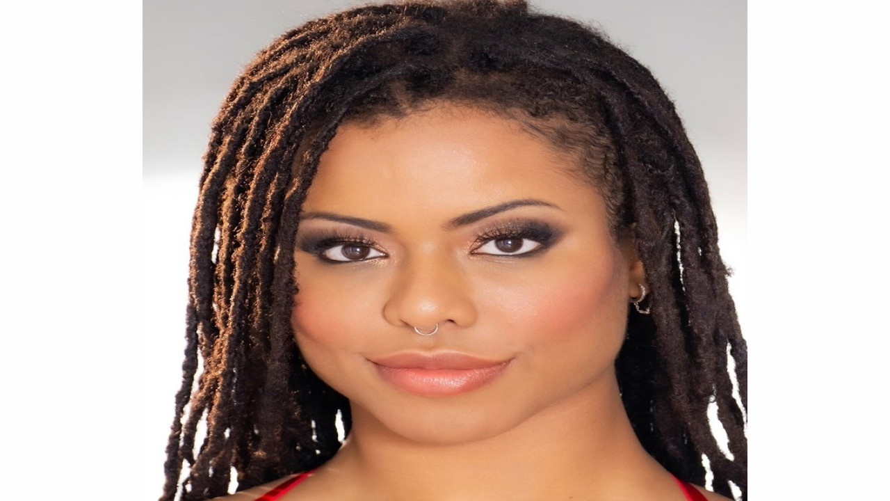 Kira Noir (Presentadora)