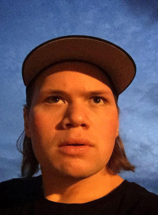 Shawn C. Phillips (Presentador)