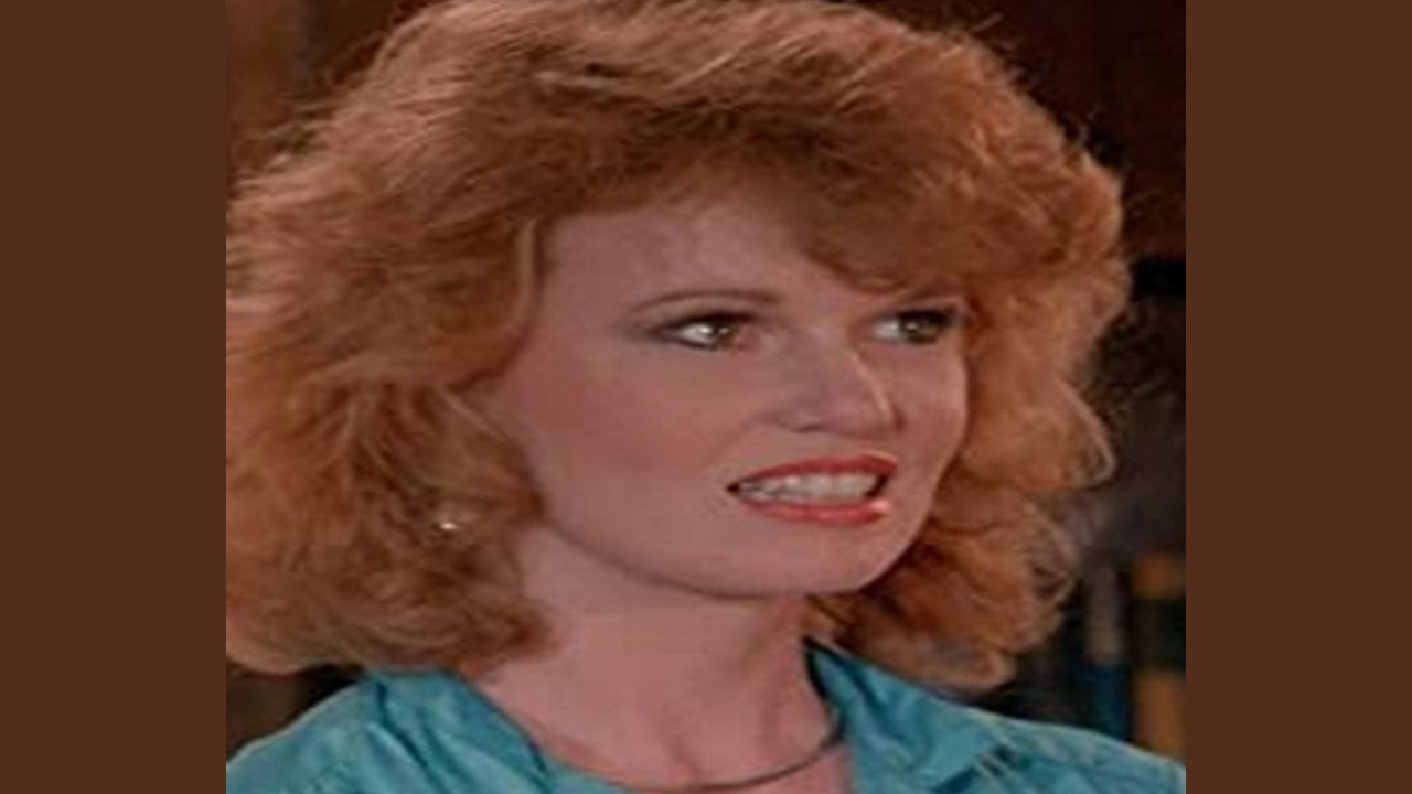 Colleen Brennan (Presentadora)