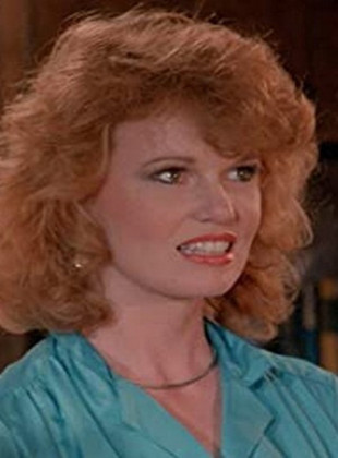 Colleen Brennan (Presentadora)