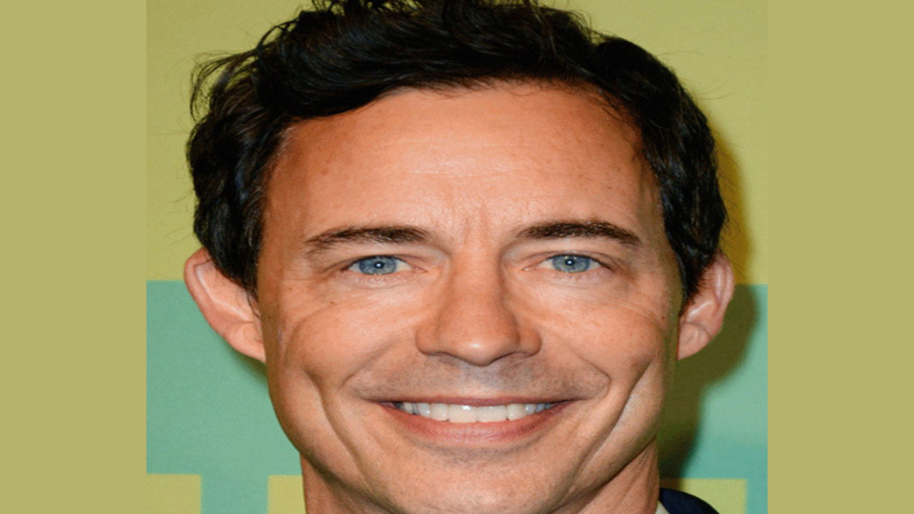 Tom Cavanagh (Presentador)
