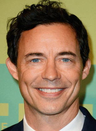 Tom Cavanagh (Presentador)