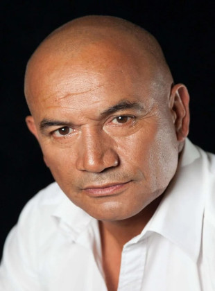 Temuera Morrison (Presentador)