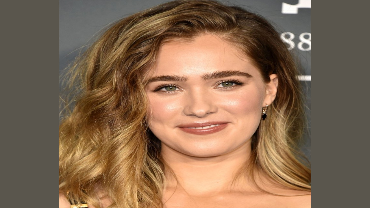 Haley Lu Richardson (Presentadora)