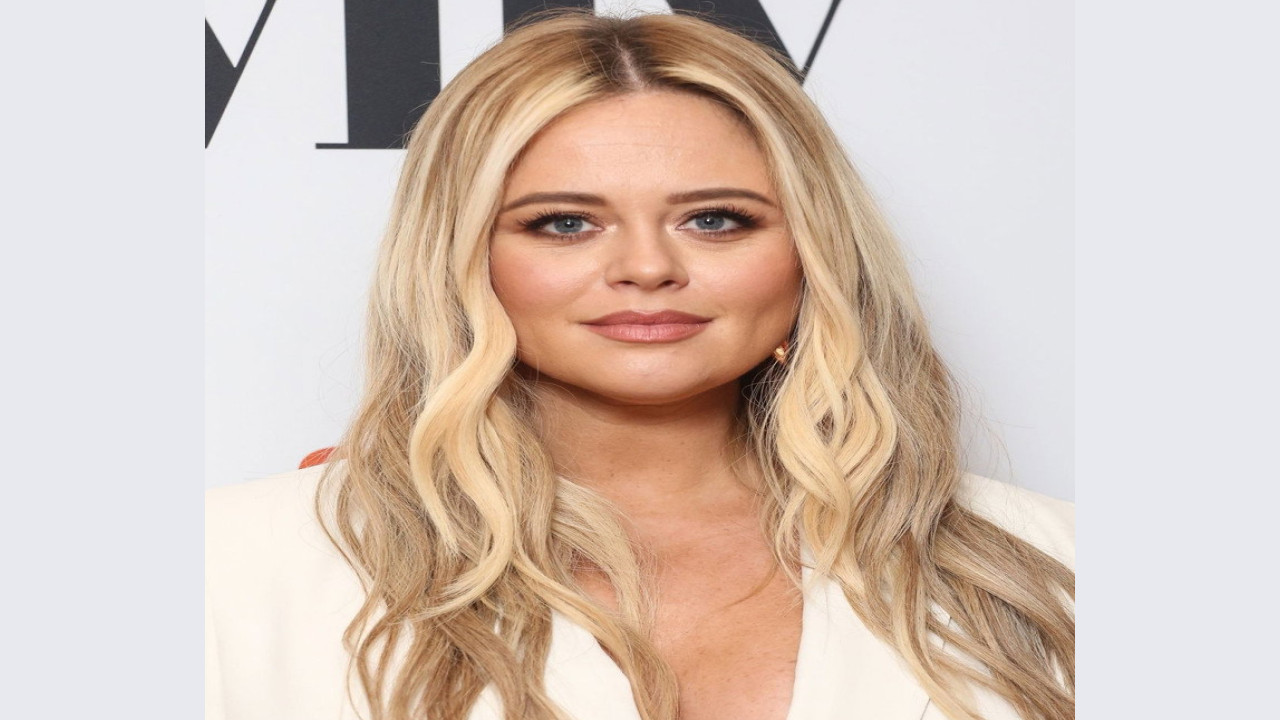 Emily Atack (Presentadora)