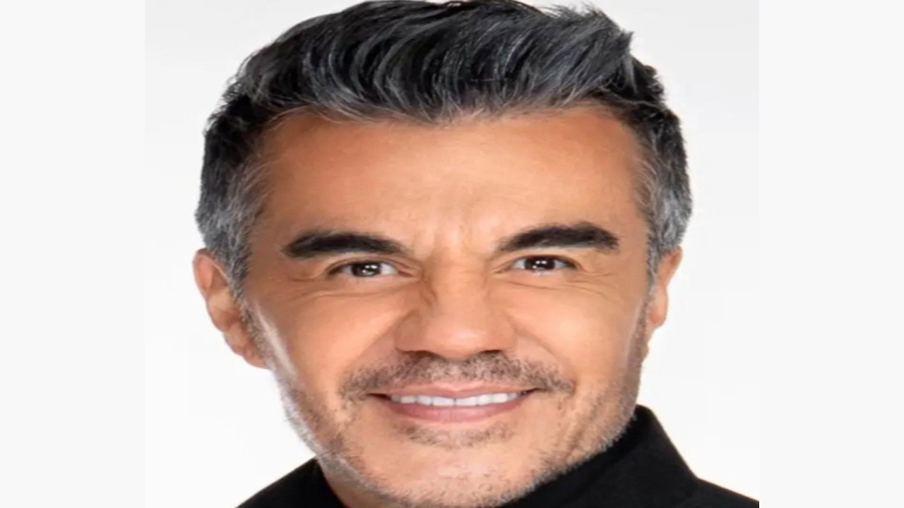 Adrián Uribe (Presentador)