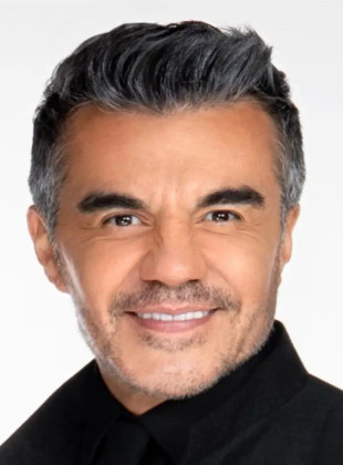 Adrián Uribe (Presentador)