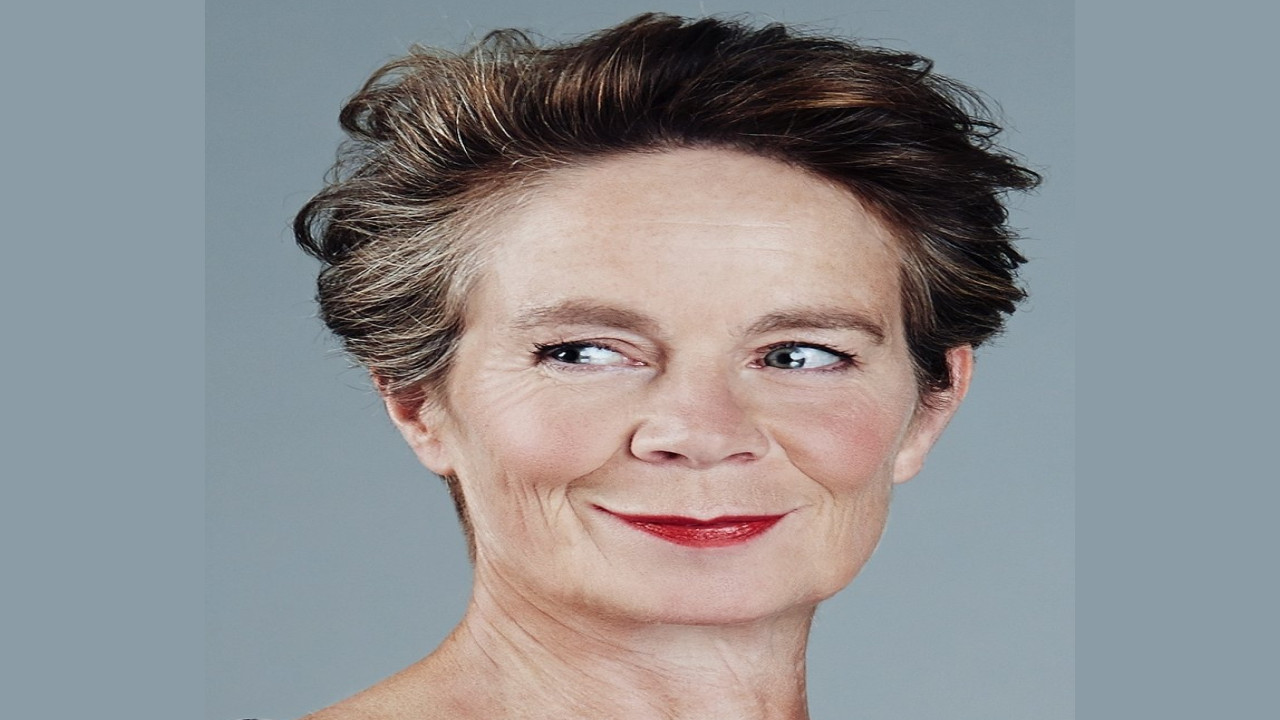 Celia Imrie (Presentadora)