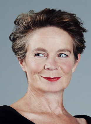Celia Imrie (Presentadora)