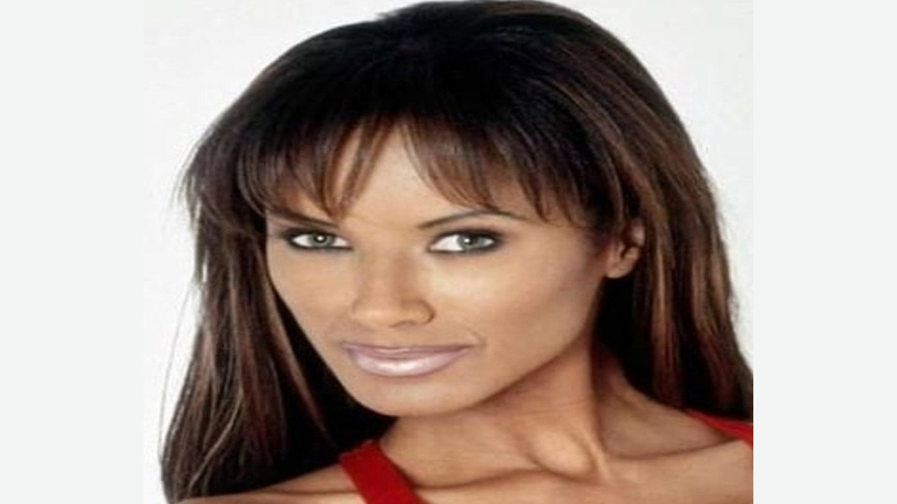 Traci Bingham (Presentadora)