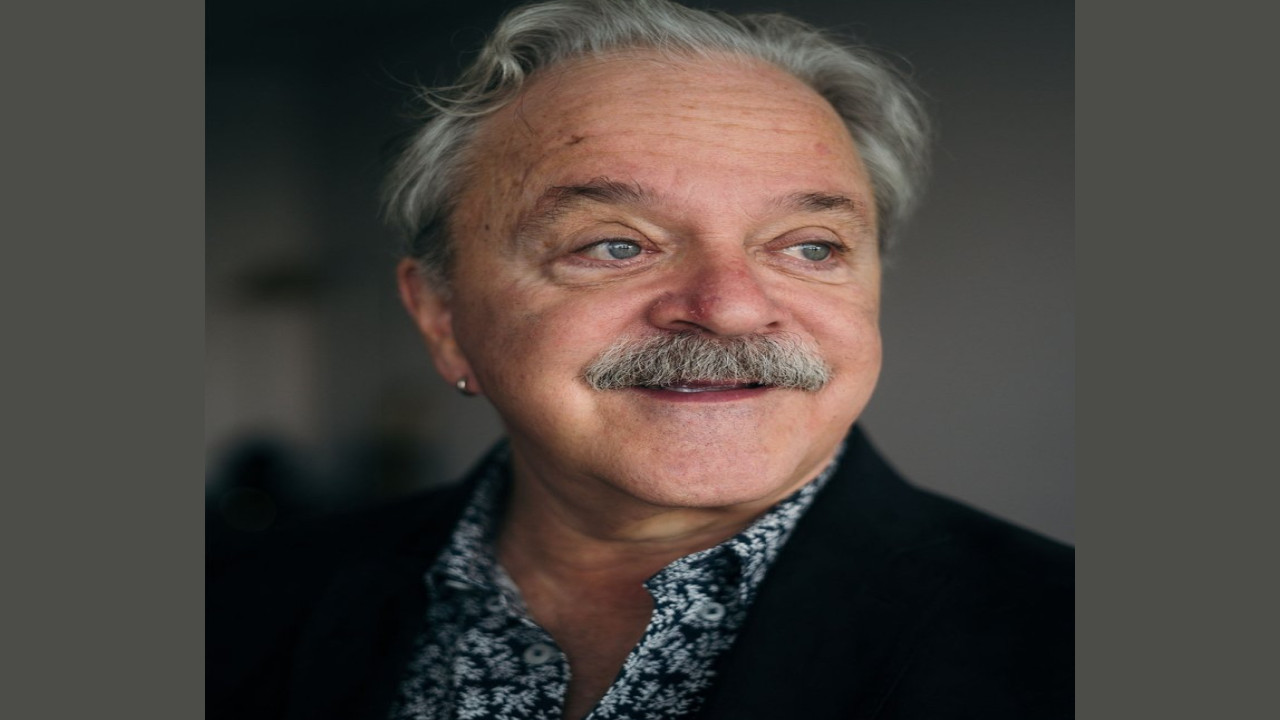 Jim Cummings (Presentador)