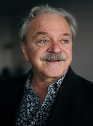Jim Cummings (Presentador)