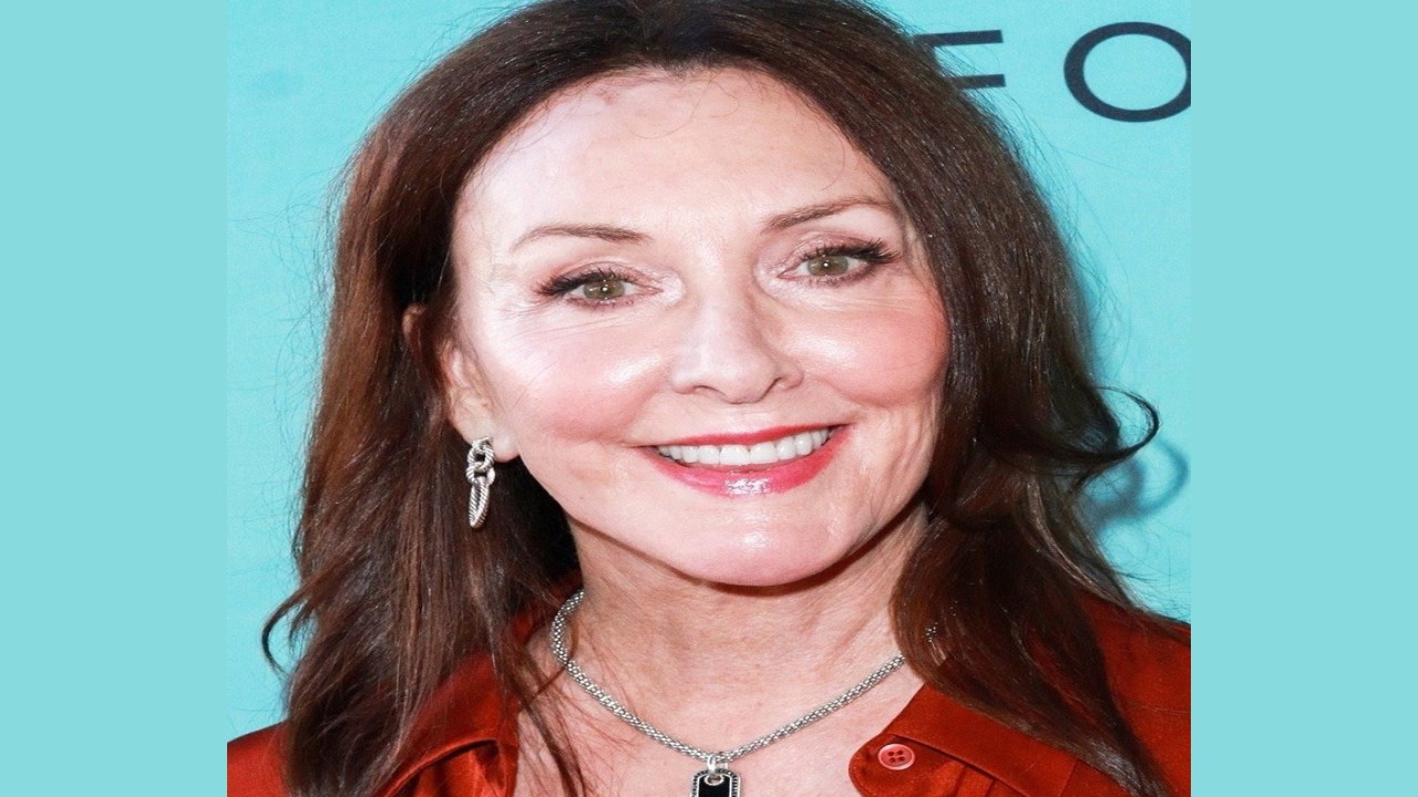 Tress MacNeille (Presentadora)