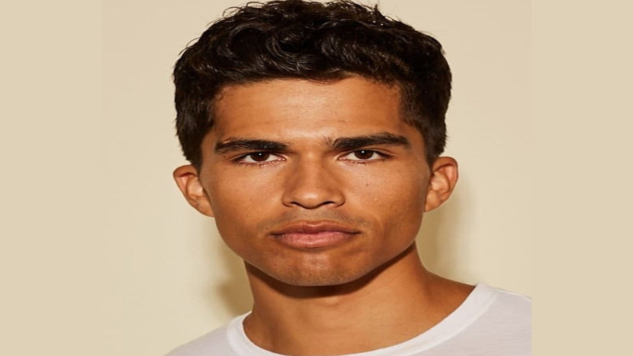 Alex Aiono (Presentador)