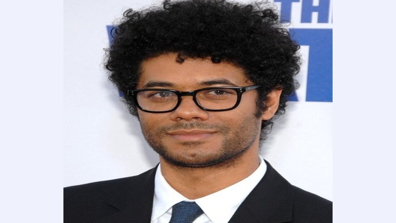 Richard Ayoade | Presentador Británico de Comedia, Ciencia Ficción y Animación