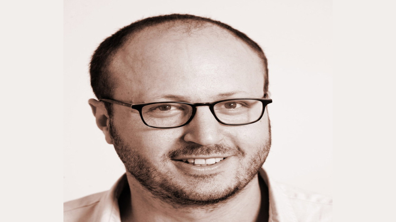 Roger Bennett (Presentador)