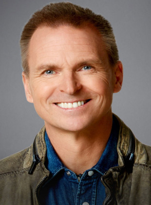 Phil Keoghan (Presentador)