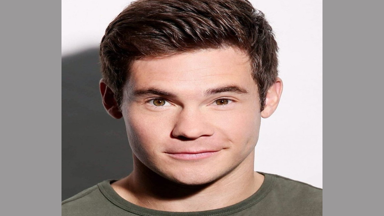 Adam Devine (Presentador)