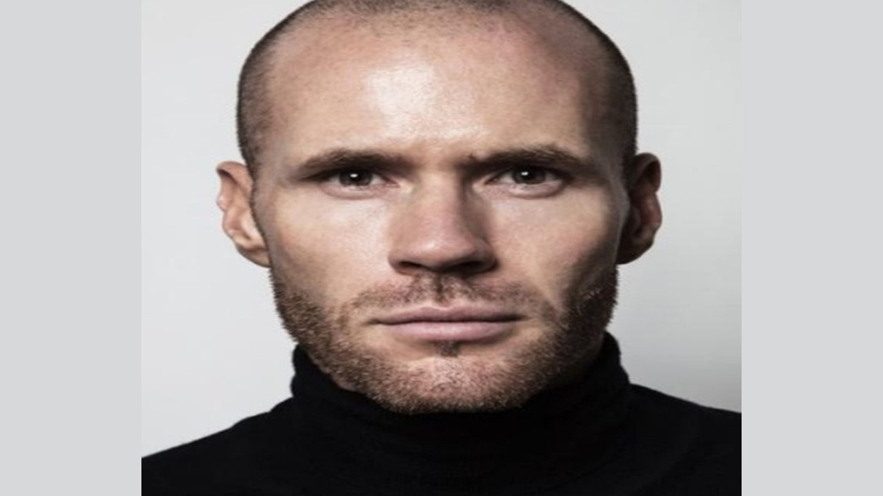 Oliver Trevena (Presentador)