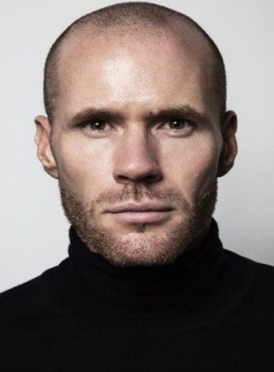Oliver Trevena (Presentador)